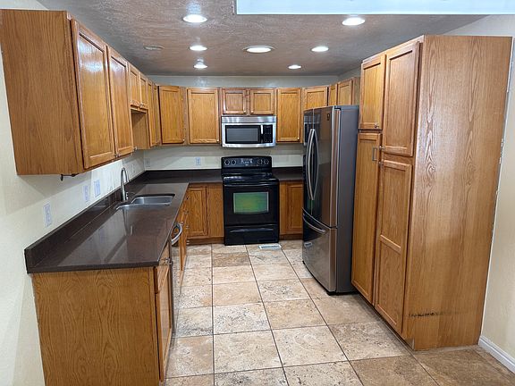 3rd image of 810 N 700th St E