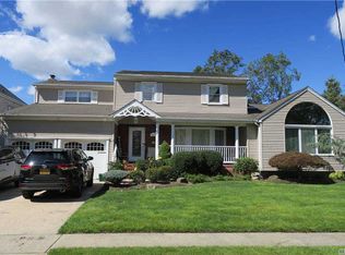 2037 Monroe Ave, Bellmore, NY 11710