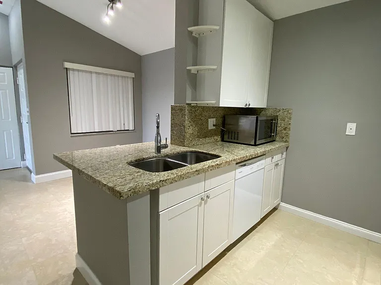 2820 N Oakland Forest Dr #307-1 — Photo 1