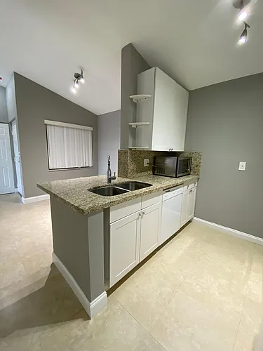 2820 N Oakland Forest Dr Photo 1