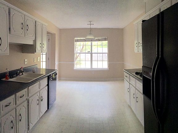 eat-in breakfast area