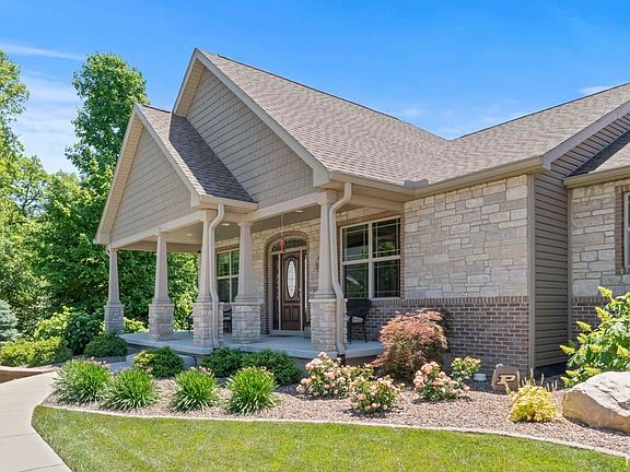 3rd image of 5098 Centerview Dr