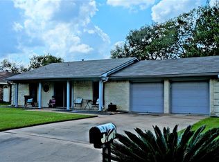 1802 Lakeview Dr, Navasota, TX 77833