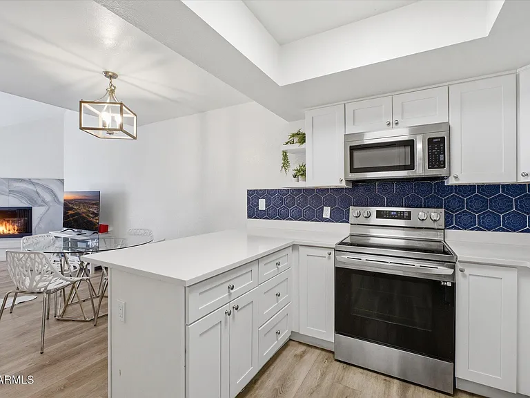 2143 E Center Ln #1 — Photo 8