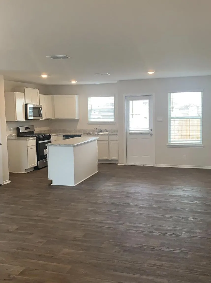 3 bed, 1508 sqft, $1,870 — Photo 2