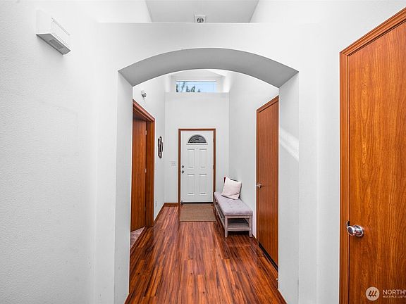 3rd image of 197 Goldmyer Drive