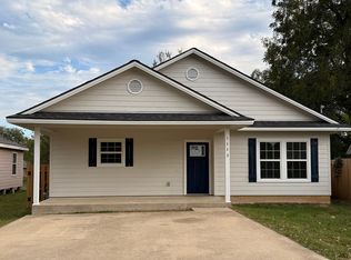 1113 W 10th St, Hearne, TX 77859