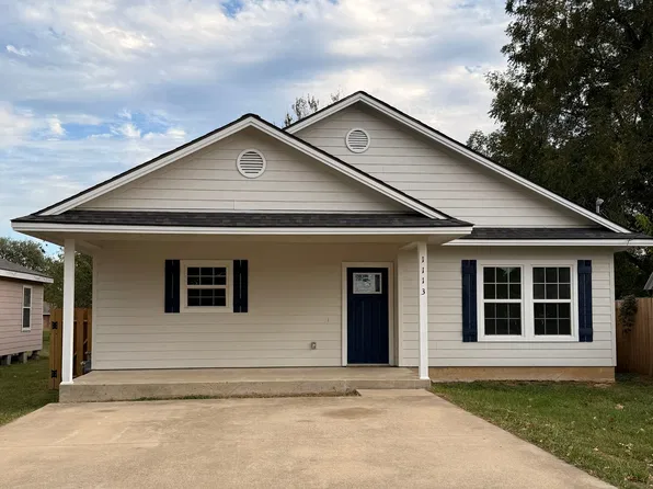 1113 W 10th St, Hearne, TX 77859