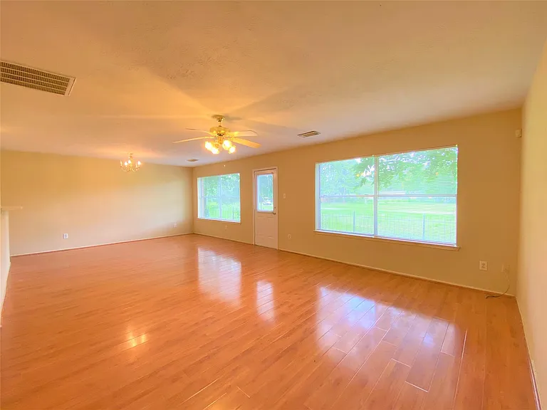 8026 Golf Green Cir — Photo 4