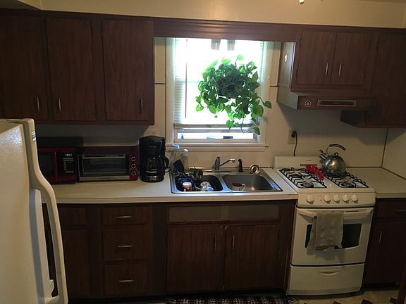 3rd image of 76 Wellington Ave