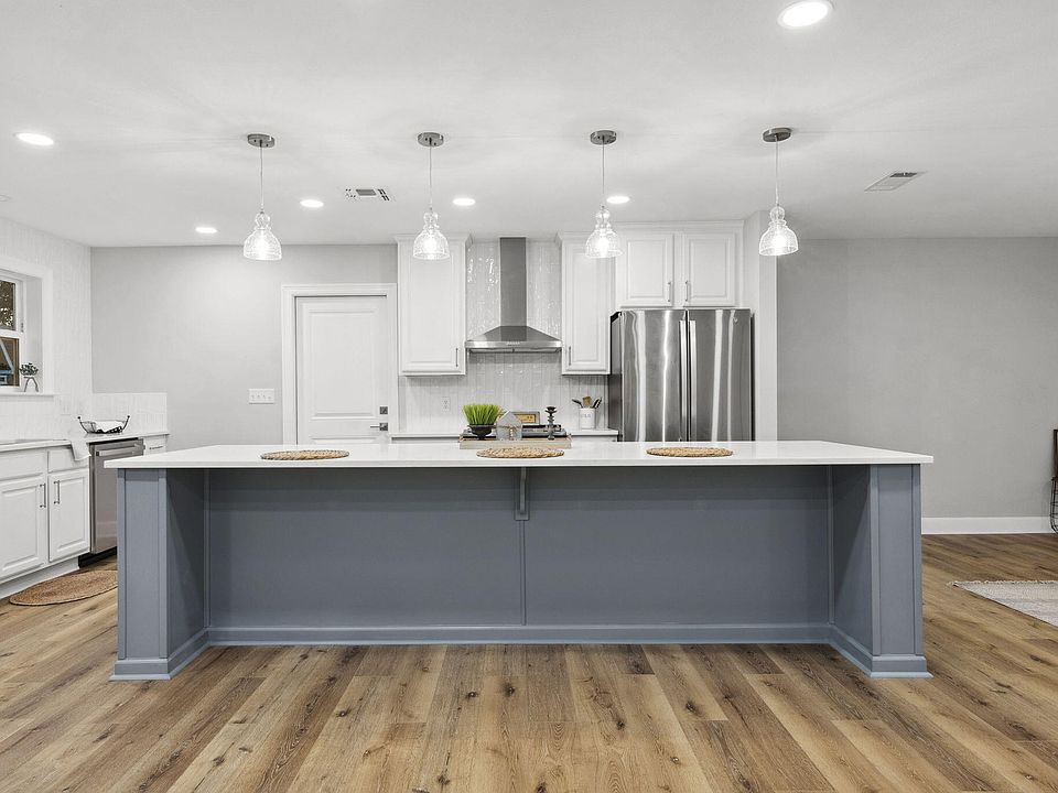 1st image of 304 Biscayne Ln