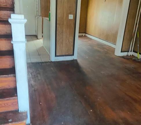 2nd image of 3215 Ravenwood Ave