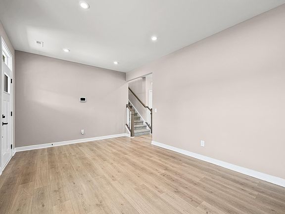 4th image of 798 Lady Fern Dr