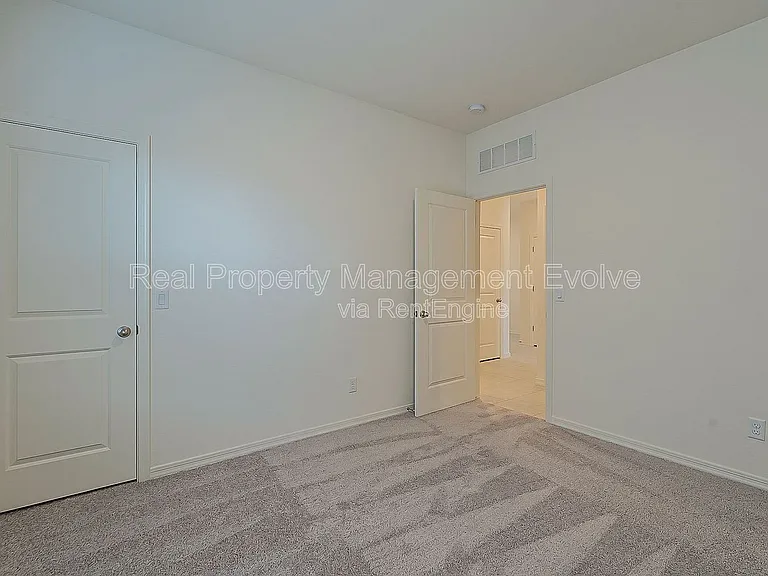 6450 W Magdalena Ln — Photo 14