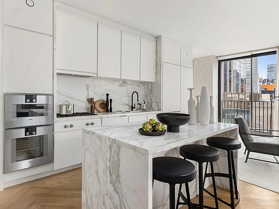 4th image of 16 W 40th St #25C