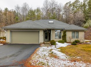 84 Iris Way, Hartford, VT 05001