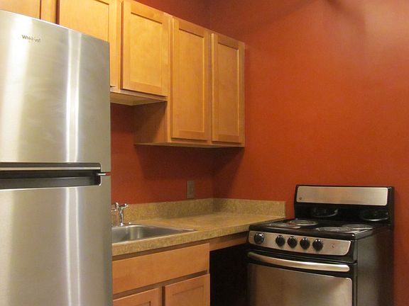 2nd image of 32 Alfred St #7