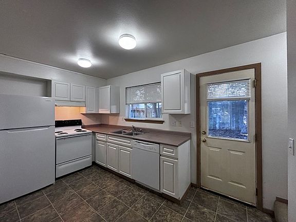 4th image of 2719-2723 W Maplewood Ave #108