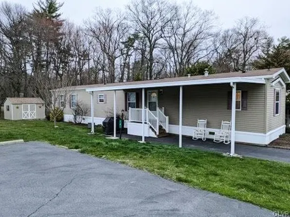 14 E Zimmer Dr, Walnutport, PA 18088