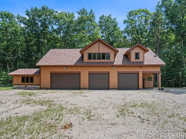 5837 Timber Bluff Trl, Fennville, MI 49408