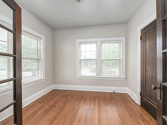 4th image of 2040 Chesterland Ave