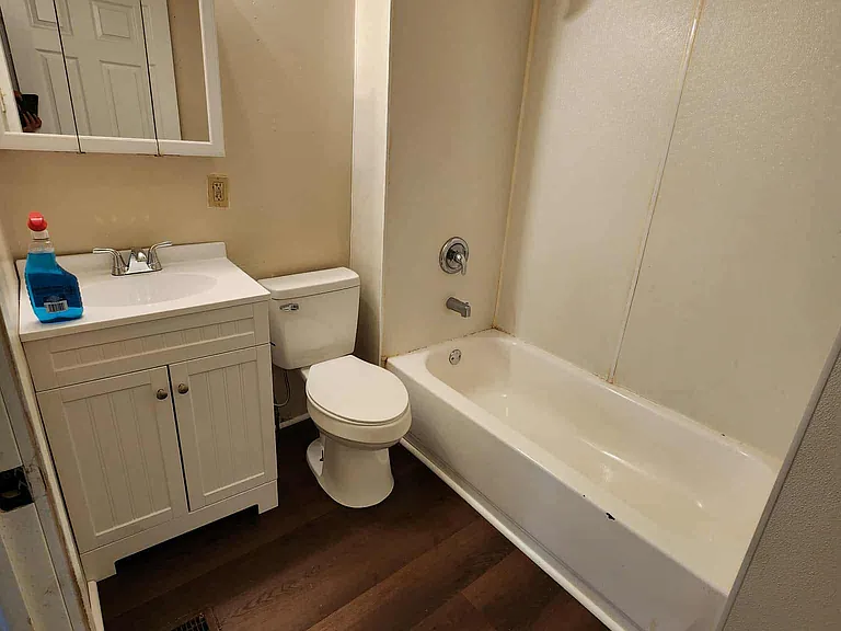 654 W 4th St #1 — Photo 8