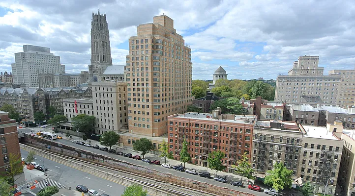 Sold by Douglas Elliman | media 17