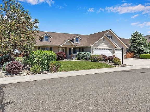2nd image of 2928 La Cresta Cir