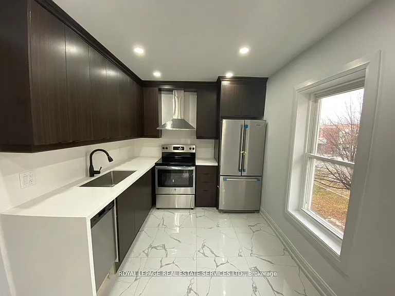 76 Guelph St #A — Photo 4