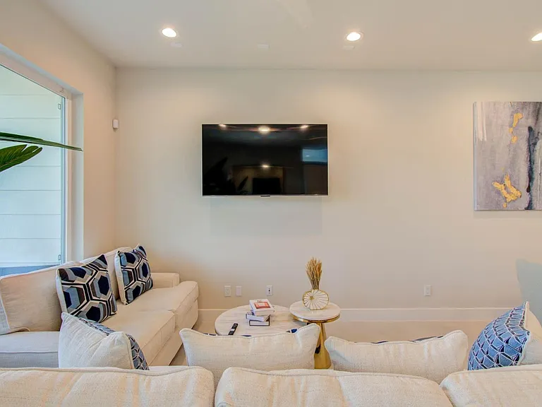 5215 Noble St #B — Photo 23