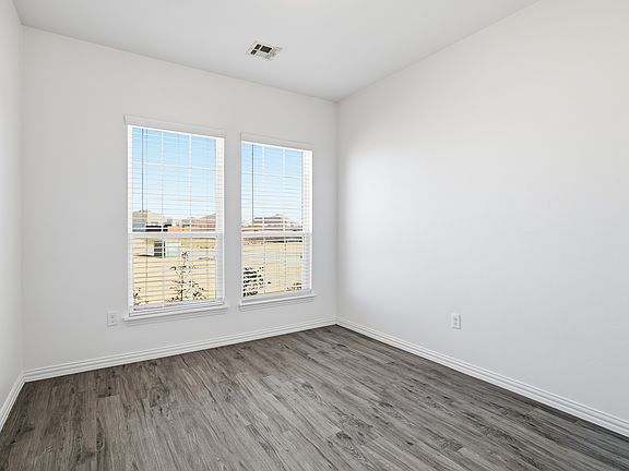 4th image of 227 Grove Way