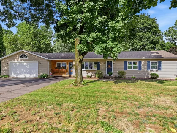 8 Linwood Dr, Wilbraham, MA 01095