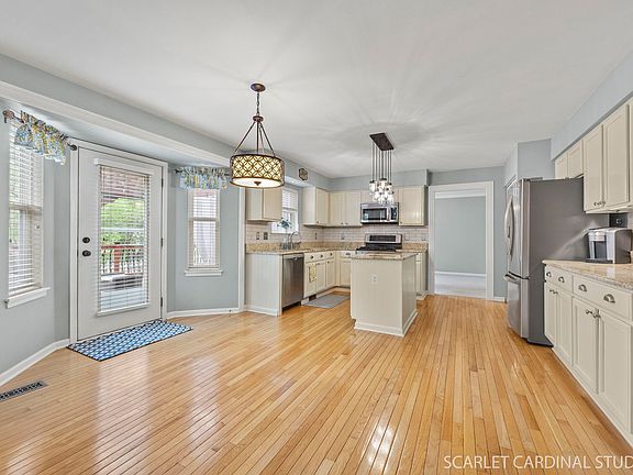 5th image of 533 Waterford Dr