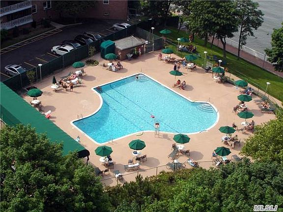 5th image of 16625 Powells Cove Blvd APT 8M