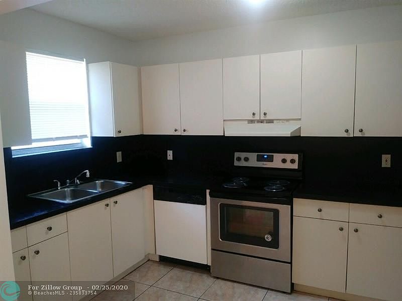 2nd image of 2339 Farragut St