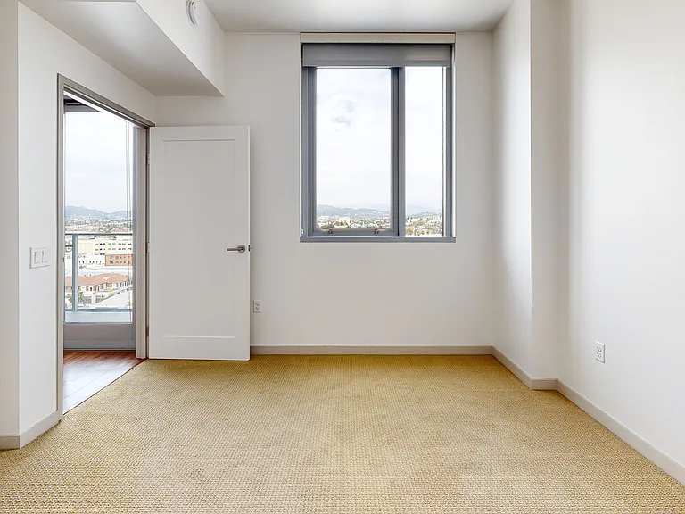 3033 Wilshire — Photo 78