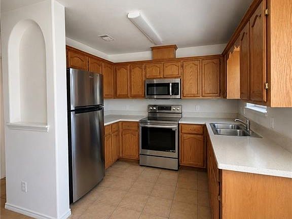 4th image of 2508 Cervantes Ave