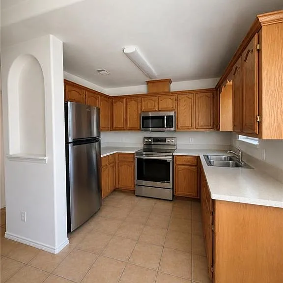 2508 Cervantes Ave — Photo 4