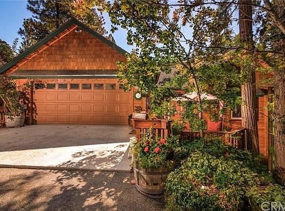 4th image of 27295 Bernina Dr
