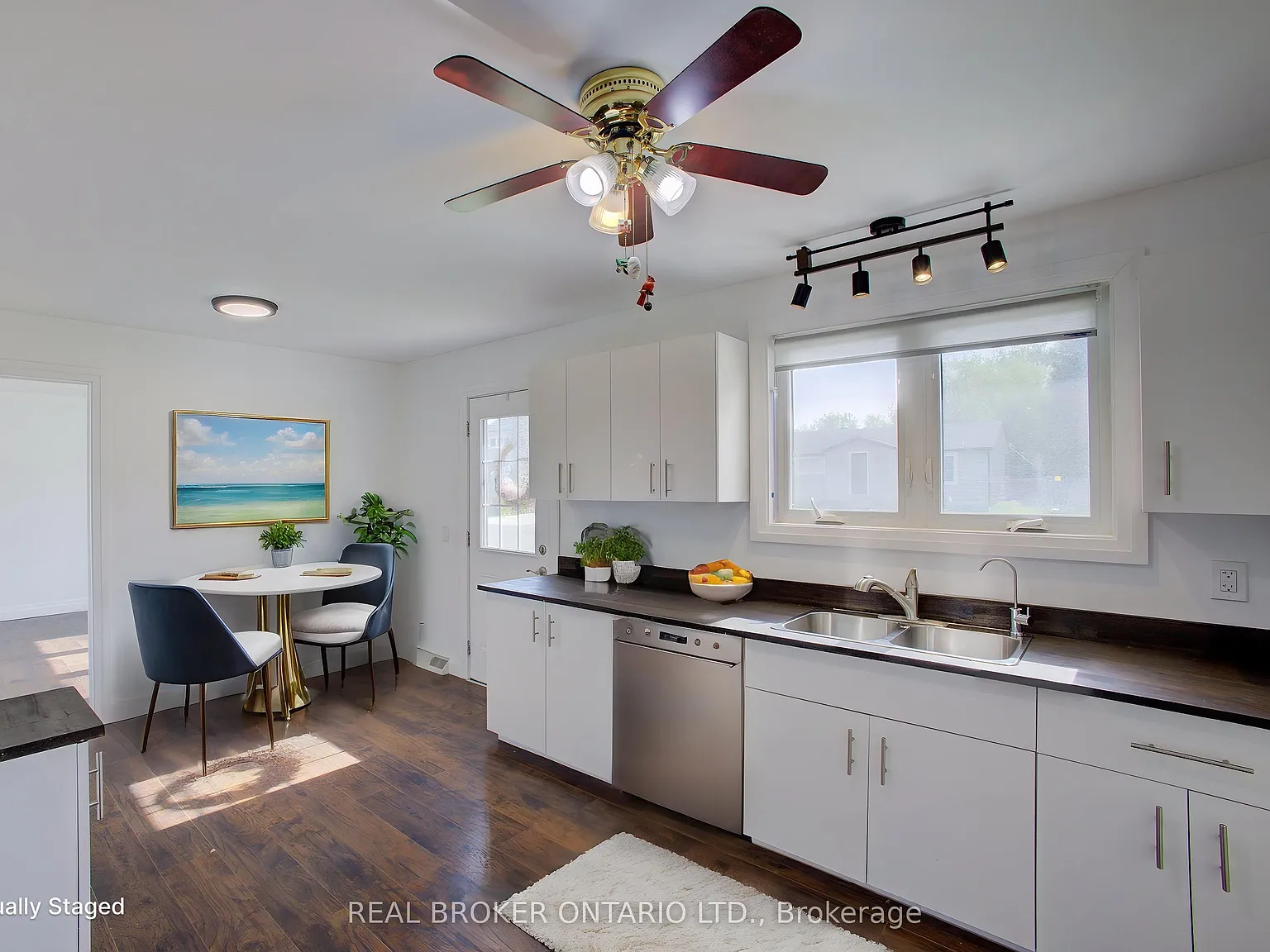 3 bed, $2,500 — Photo 2