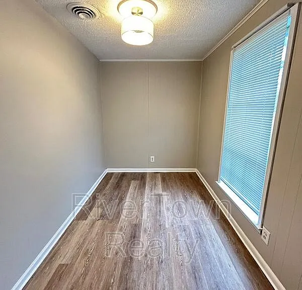 1176 Railton Rd — Photo 3