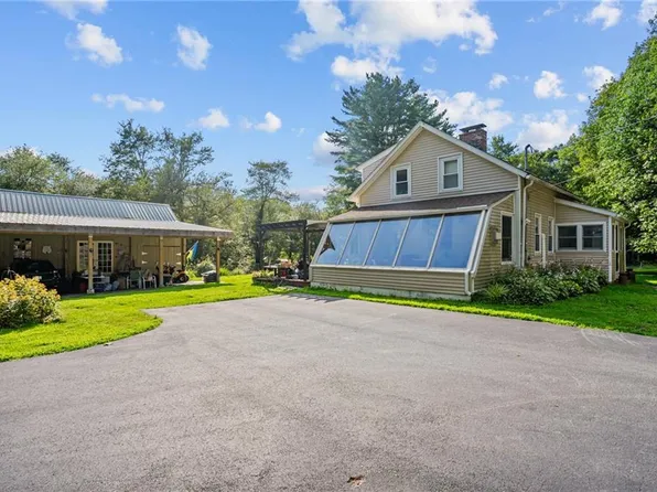 158 Tarklin Rd, Chepachet, RI 02814