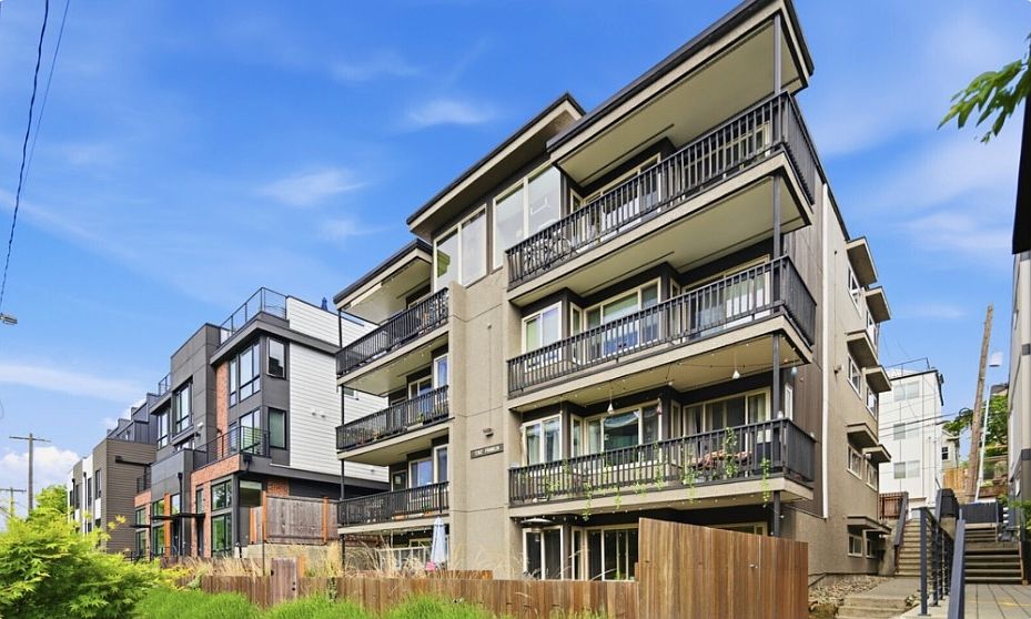 1st image of 2362 Franklin Ave E APT 202