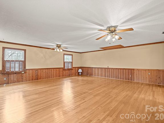 5th image of 333 Sandy Ford Rd