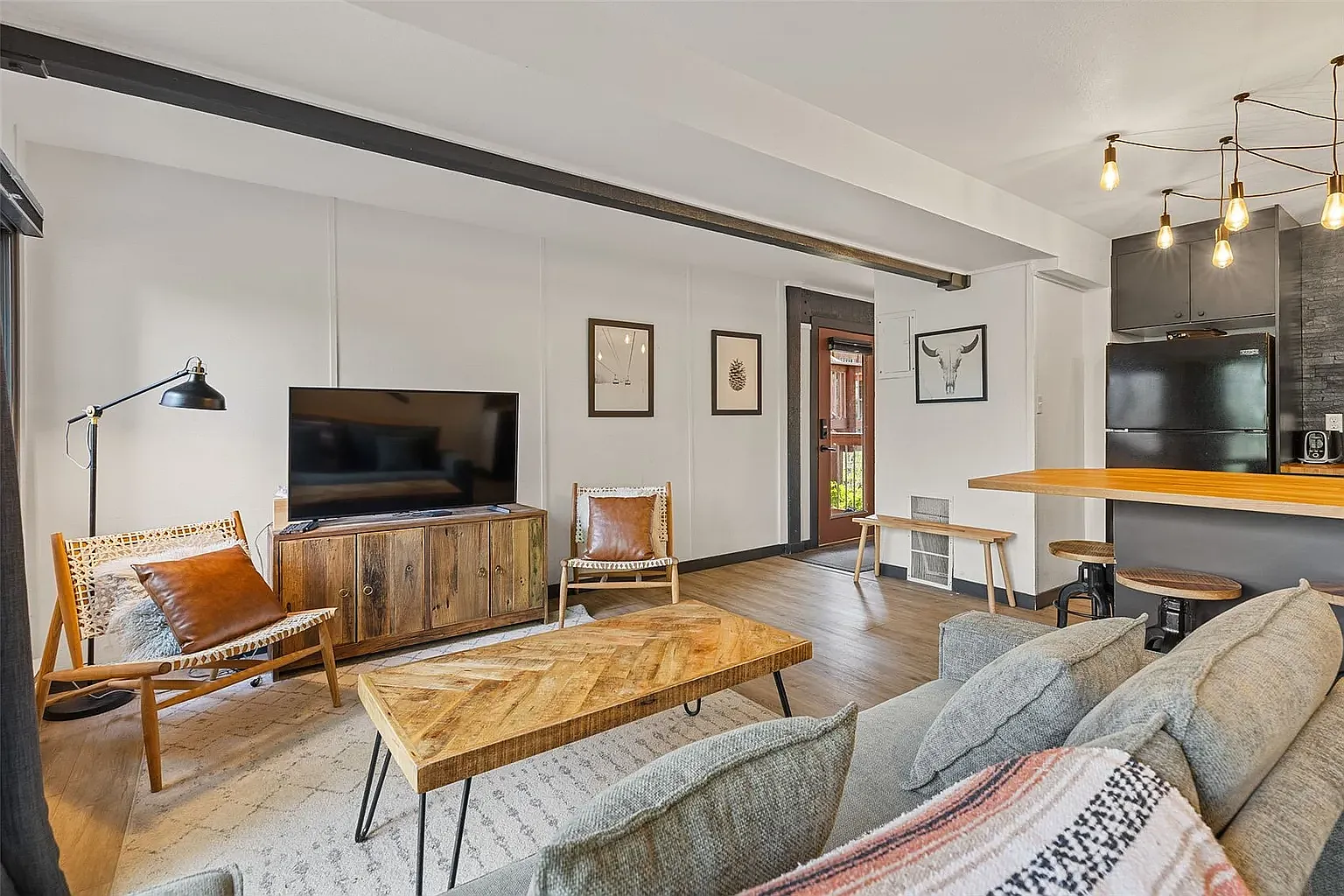 2 bed, 833 sqft, $3,400 — Photo 3