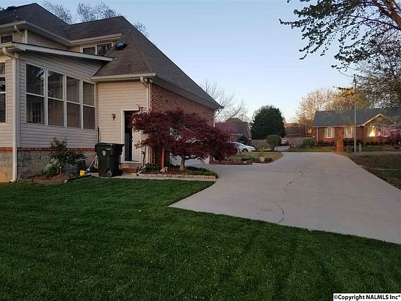 3rd image of 104 Silver Creek Cir