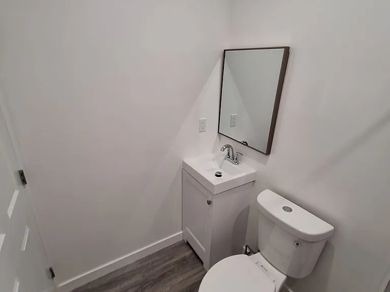 400 Occidental — Photo 11