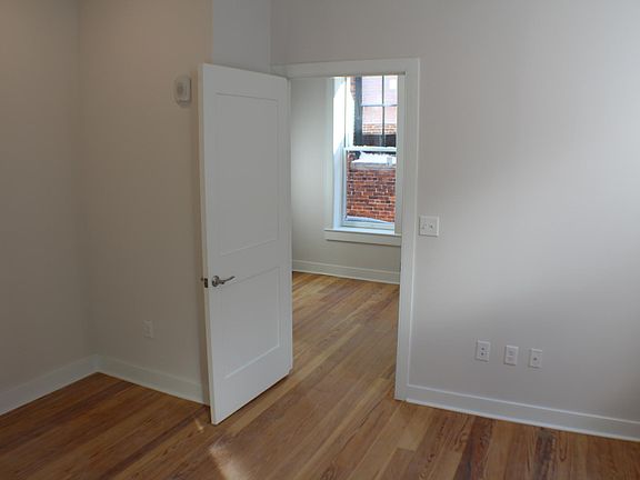 3rd image of 119 W Tazewell St #303