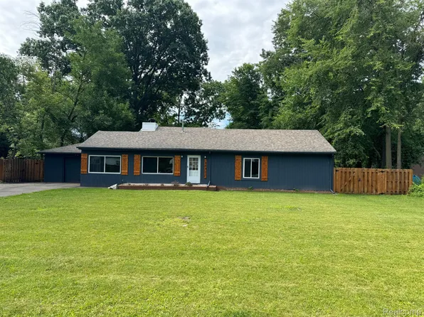 23701 Sargent Ave, Southfield, MI 48033