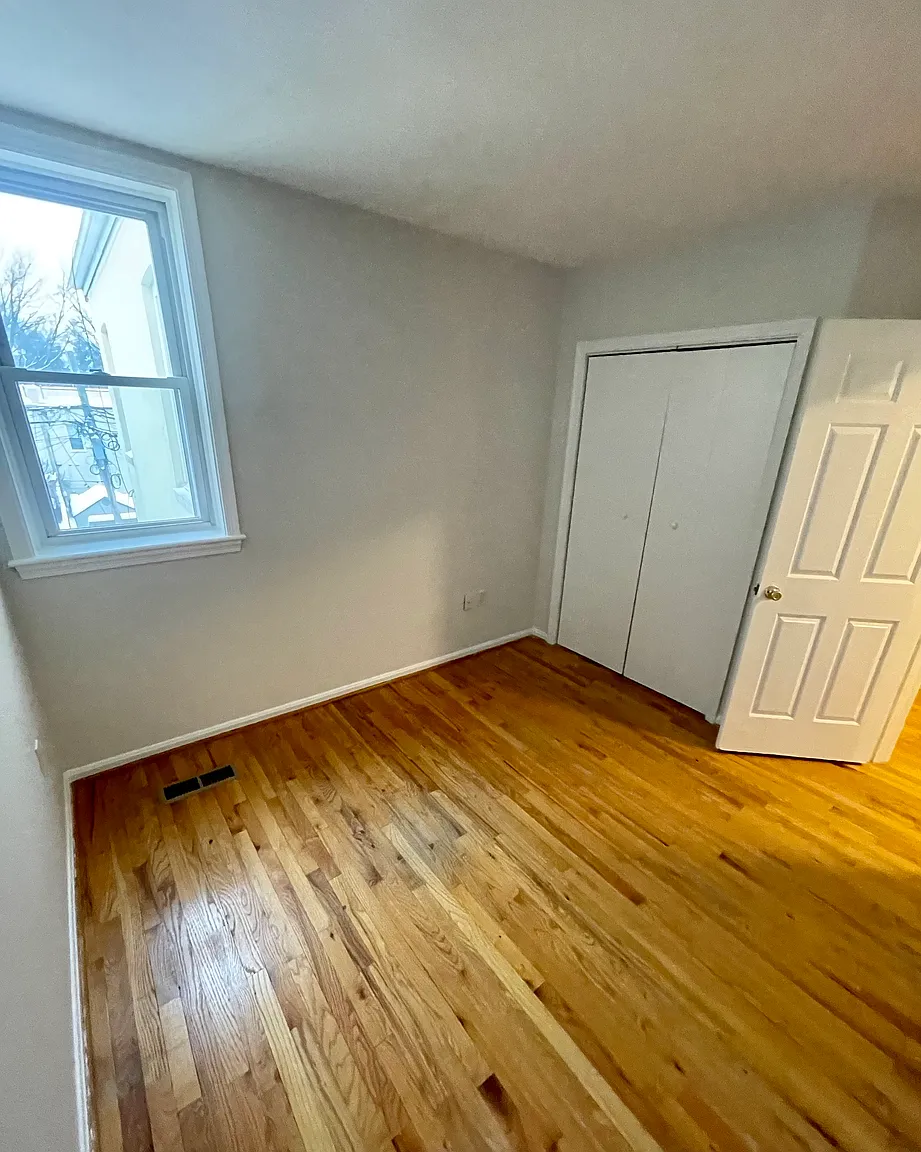 66 Bates St NW Room 2 photo 1